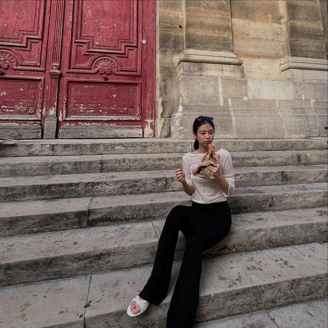 제니도 반한 '갓성비' 톱! 10만원 이하 셀럽 데일리룩 쇼핑 가이드